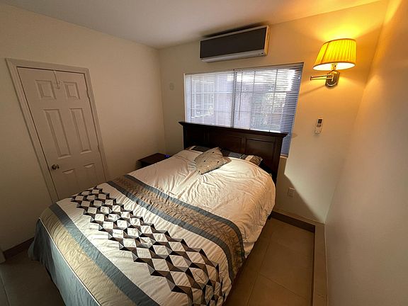 5th image of 22812 Calabash St Unit B