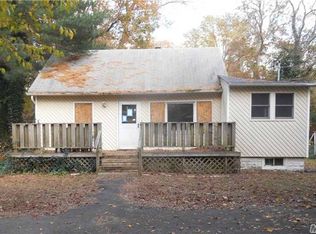 65 N Evergreen Dr, Selden, NY 11784