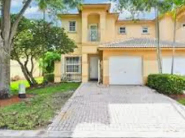 668 NW 170th Ter, Pembroke Pines, FL 33028