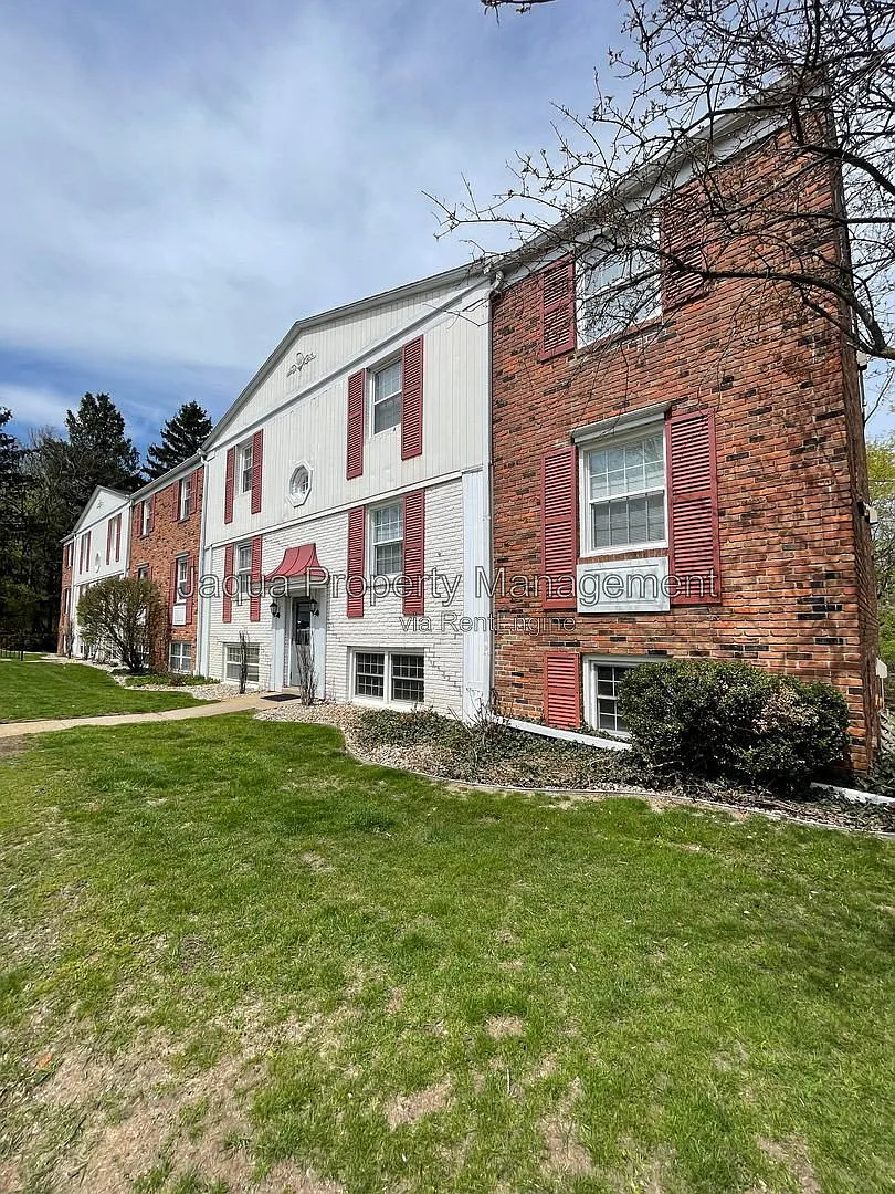2 bed, 1.0 bath, 820 sqft, $995 — Photo 1