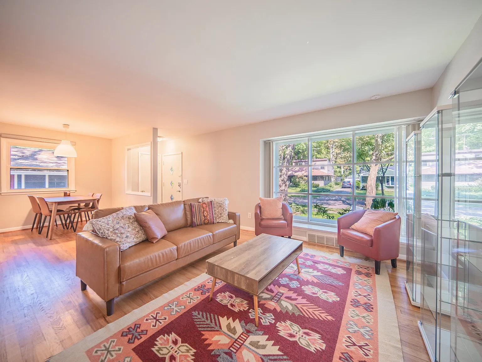 3 bed, 2024 sqft, $2,750 — Photo 4