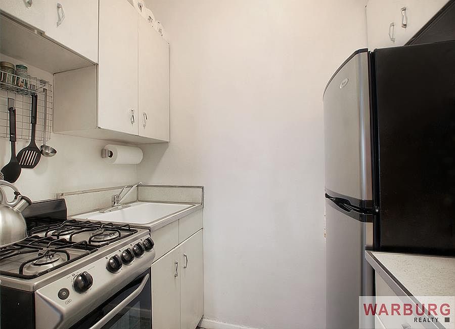2nd image of 310 E 49th St APT 9-E