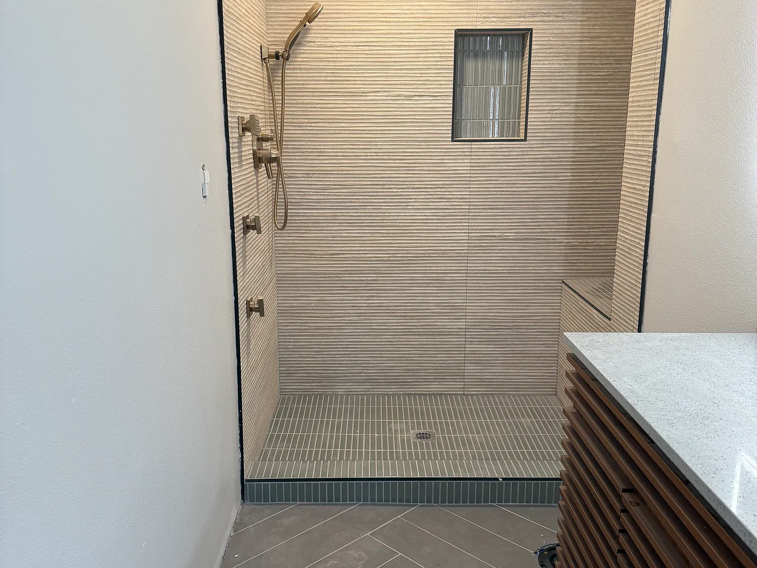 4 bed, 2.5 bath, 2300 sqft, $3,800 — Photo 4
