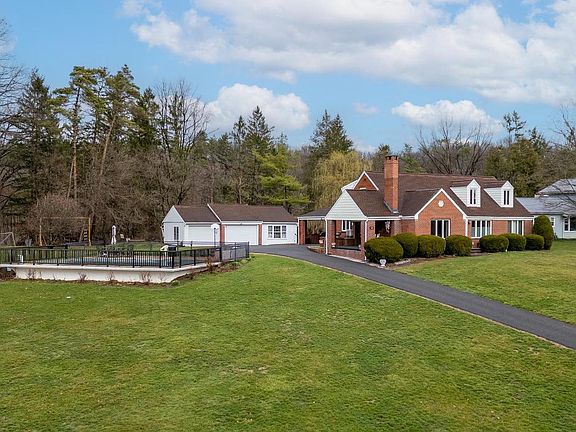 3rd image of 1329 Zion Rd