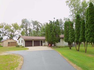 116 Delhi Rd, Manchester, IA 52057