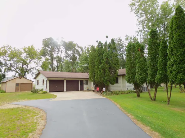 116 Delhi Rd, Manchester, IA 52057