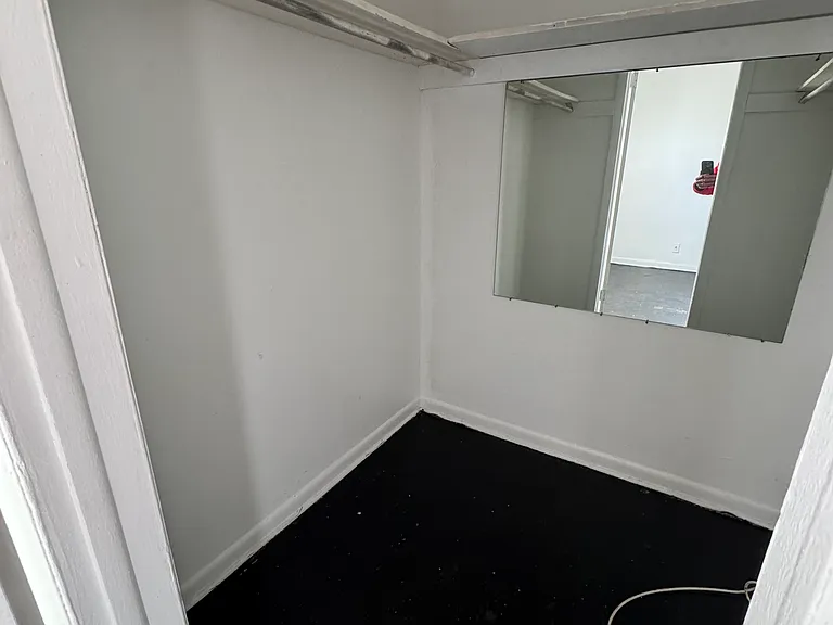 1131 Phelps St — Photo 14