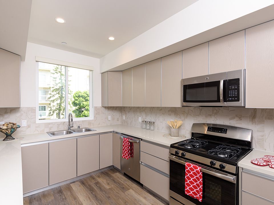 Kitchens with Energy-Efficient Appliances