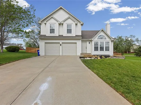 12155 S Tallgrass Dr, Olathe, KS 66061