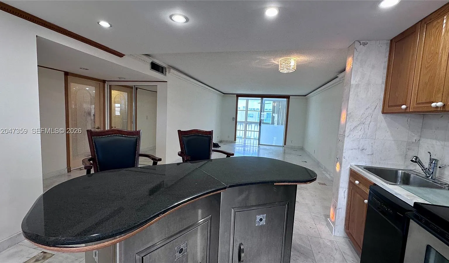 Meadowbrook Towers Condo — Photo 1