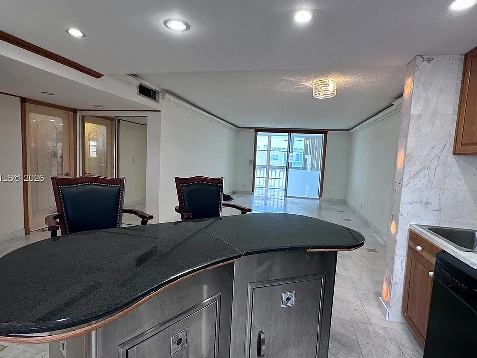 301 NE 14th Ave #703
