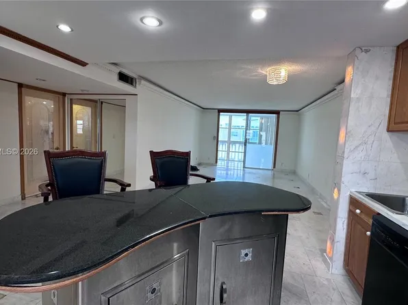 301 NE 14th Ave APT 703, Hallandale, FL 33009