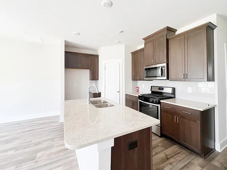 4 Beachley Pl — Photo 7