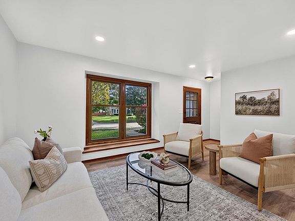 3rd image of 1616 Haymarket ROAD