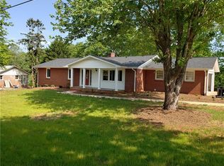 4240 1st St NE, Hickory, NC 28601