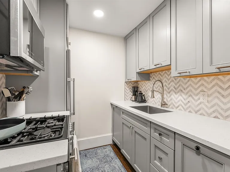 34 Lawrence St #2 — Photo 6