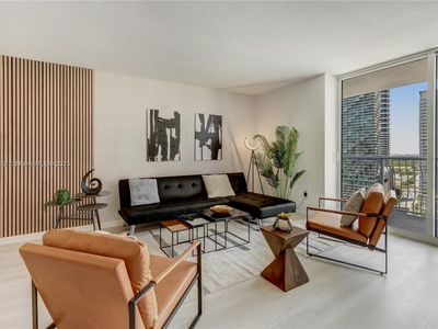 1200 Brickell Bay Dr APT 2424, Miami, FL, 33131