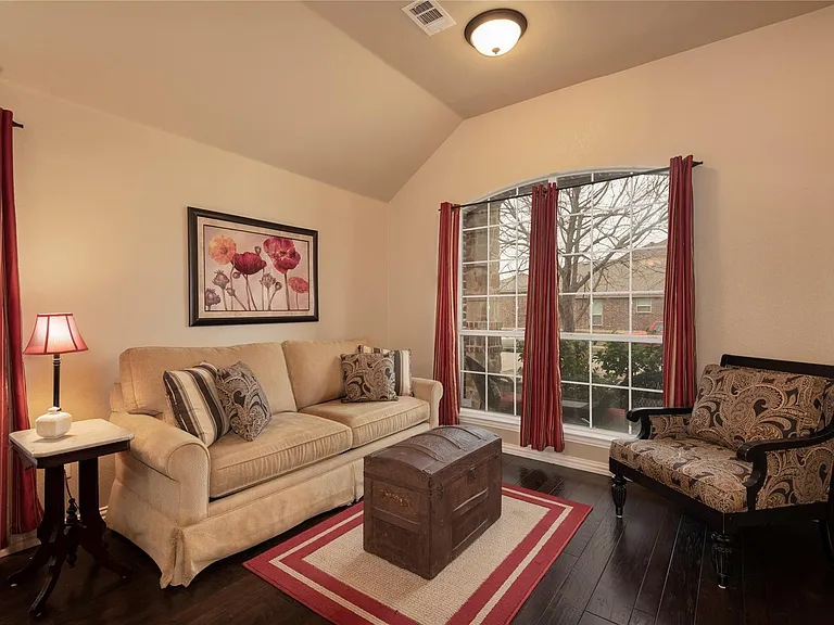1010 Churchill Dr — Photo 6