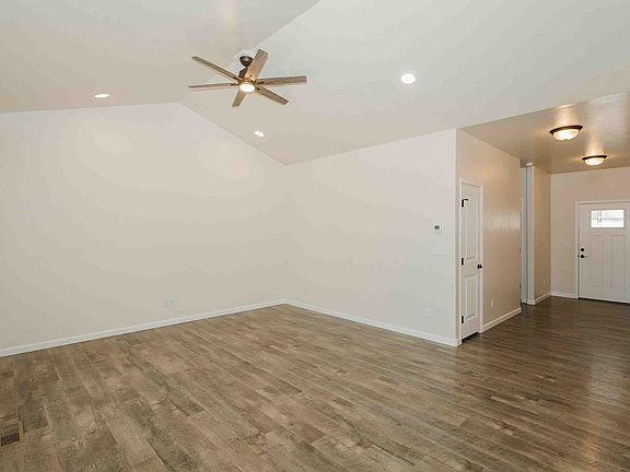 5th image of 1357 Weminuche Ave