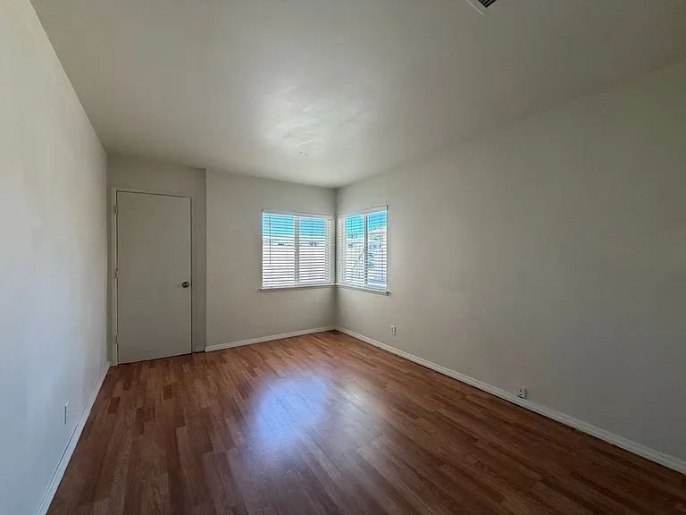 29205 Exeter St — Photo 33