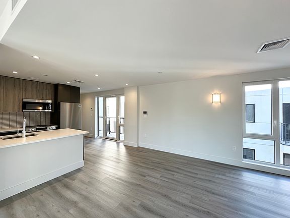 5th image of 880 Rogers Ave Unit 5A