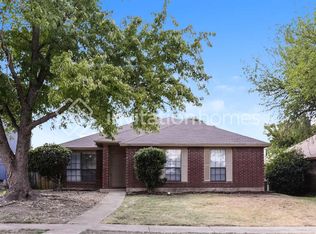 526 Sims Dr, Cedar Hill, TX 75104