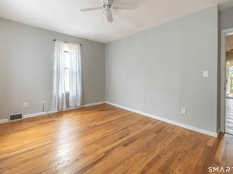 727 Brewster St #2 — Photo 8