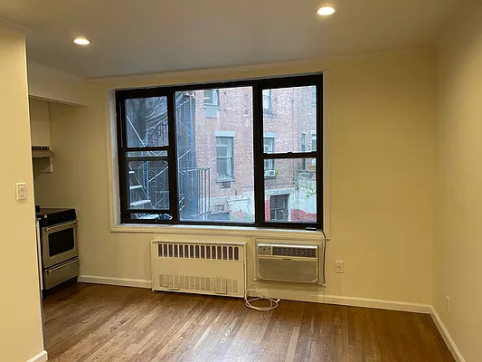 Rented by Eric Goodman Realty Corp | media 6