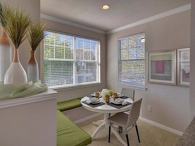 Lakepointe Residences — Photo 2