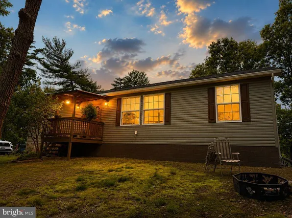 1261 W Longview Dr, Burlington, WV 26710