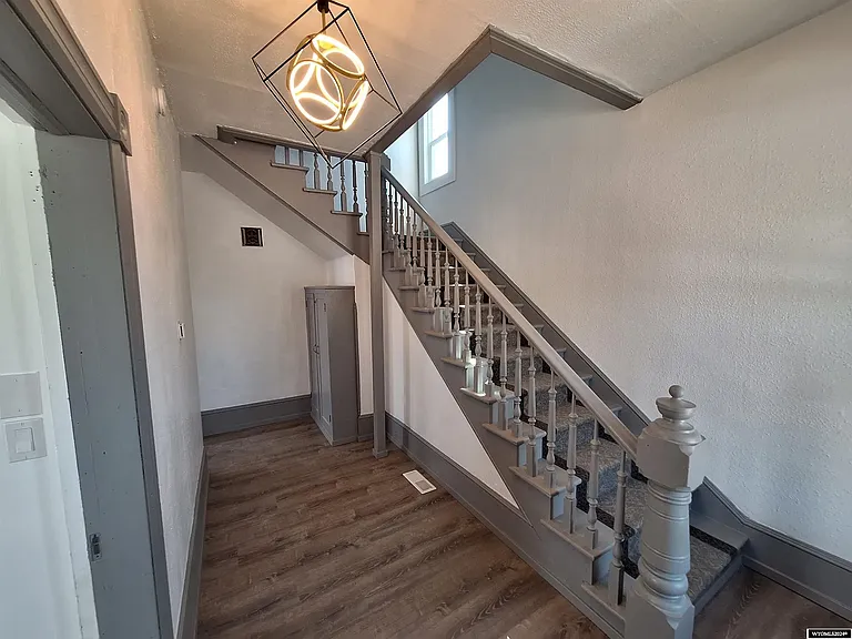 1137 Main St — Photo 15