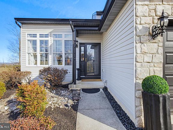 5th image of 505 N Burberry Ln