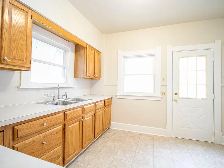 902 Dryden Dr — Photo 8