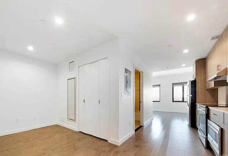 11-39 49th Ave #1109 — Photo 1