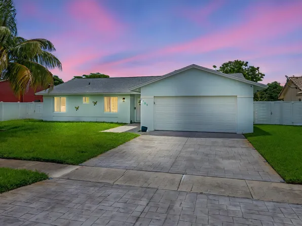 2301 E Lake Miramar Circle, Miramar, FL 33025