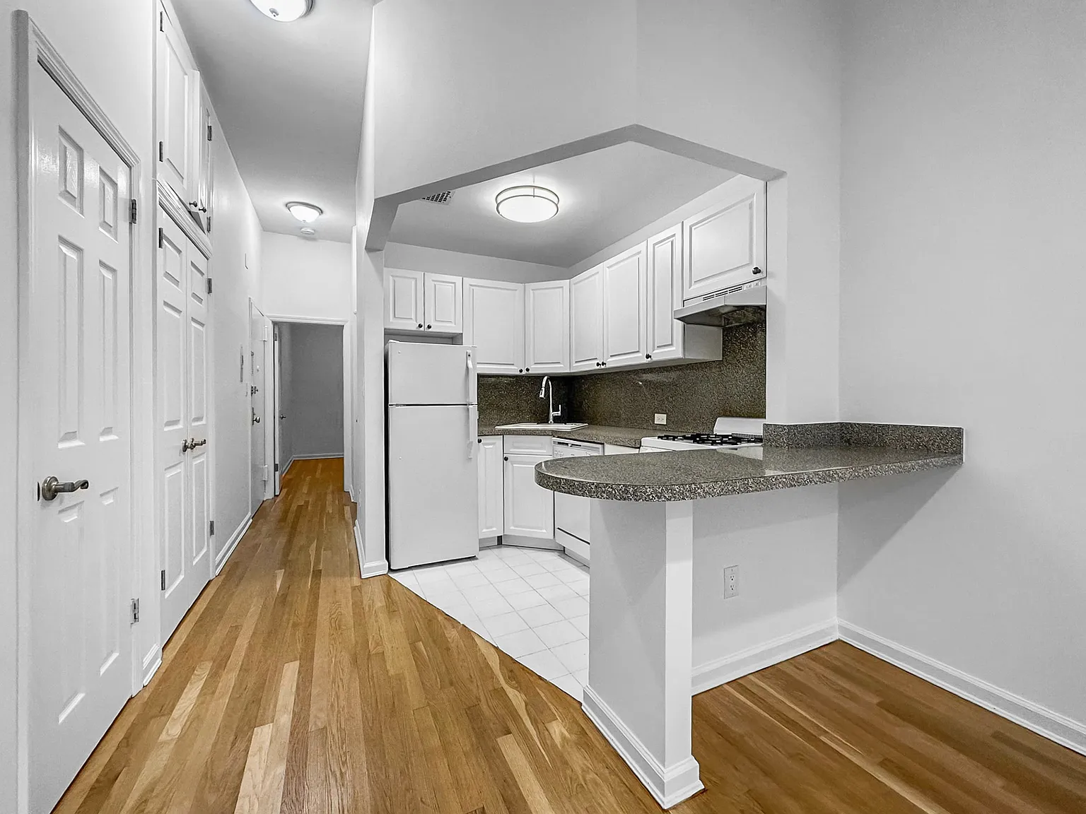 330 East 77th Street — Photo 4