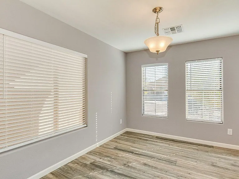 1622 W Nancy Ln — Photo 4