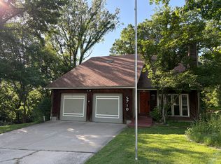5710 NW Verlin Dr, Parkville, MO 64152