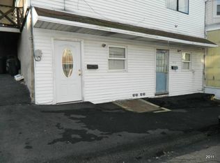 402 1/2 W Oak St, Shenandoah, PA 17976