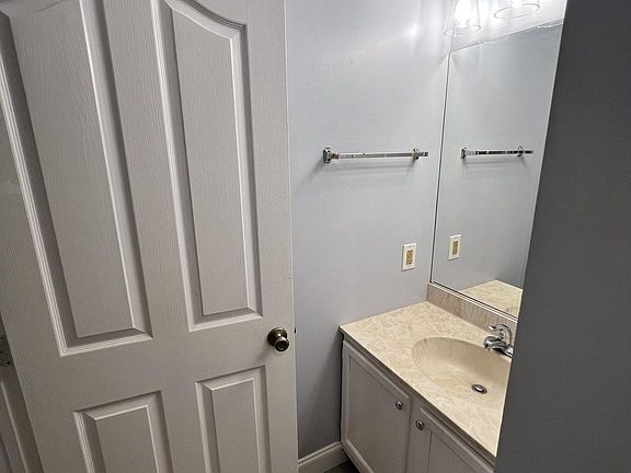 5th image of 1104 Waters Edge Dr