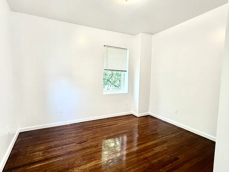 1829 N Port St — Photo 13