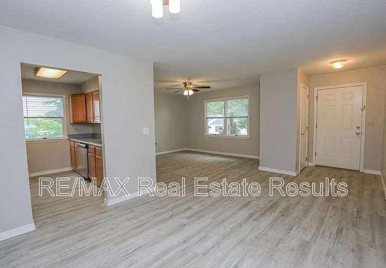 205 White Oak Dr NE #C — Photo 6