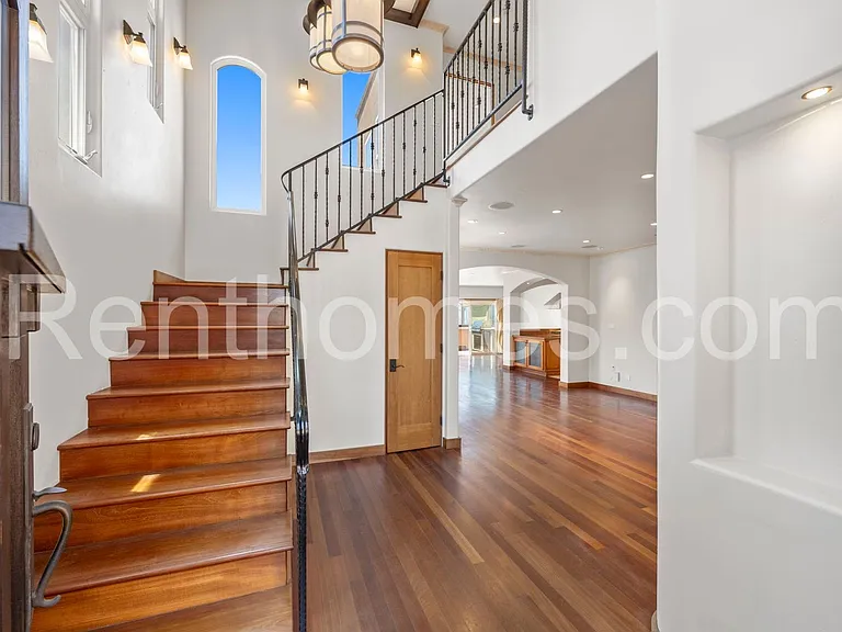 2940 Columbia St — Photo 9