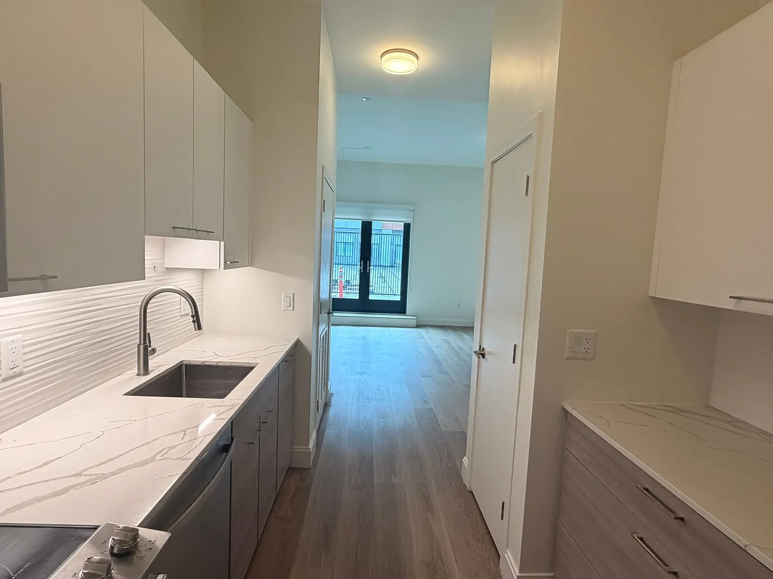 1 bed, 1.0 bath, $3,100 — Photo 2