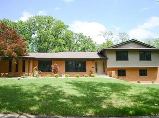 152 Gunston Hall Ct, Chesterfield, MO
