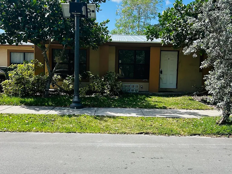 844 NW 3rd Ave #B — Photo 2