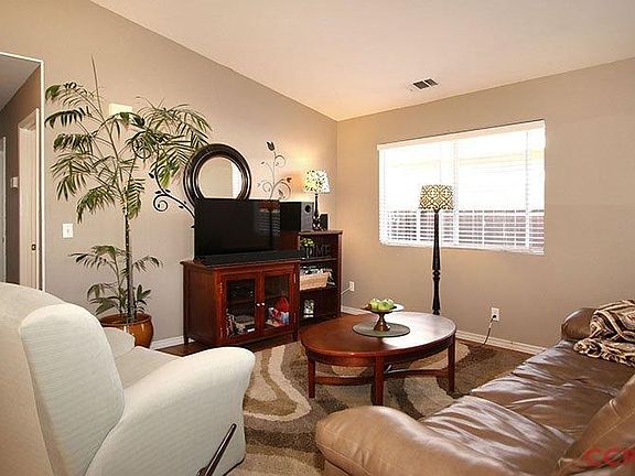 4th image of 510 W Embassy Ave