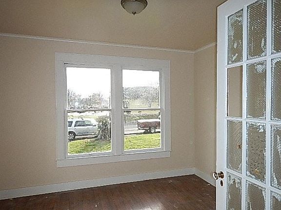3rd image of 2428 E Grand Avenue # Main Floor