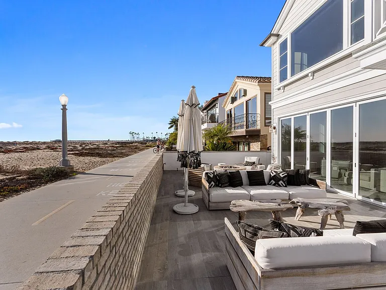 1215 E Balboa Blvd — Photo 48