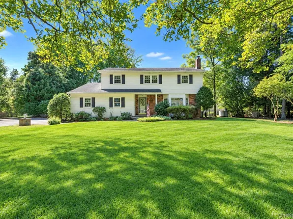 284 Marlin Street, Dix Hills, NY 11746